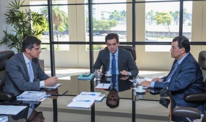 Dantas e Braga, na entrega do relatório do TCU ao senador