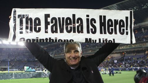 Tite celebra o título mundial de 2012
