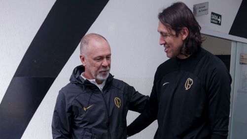 Mano Menezes conversa com Cássio em seu primeiro treino na volta ao Corinthians