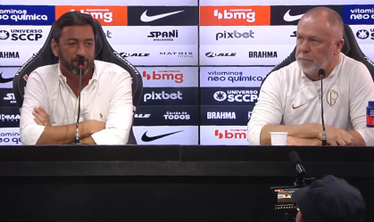 Duilio Monteiro Alves e Mano Menezes na coletiva de apresentação do treinador