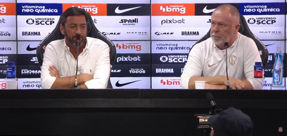 Duilio Monteiro Alves e Mano Menezes na coletiva de apresentação do treinador