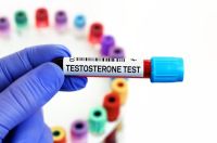 Testosterona não é 'hormônio da juventude': médica faz alerta sobre pessoas que buscam tudo para evitar o envelhecimento