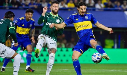 Cavani tenta chute contra o Palmeiras em La Bombonera