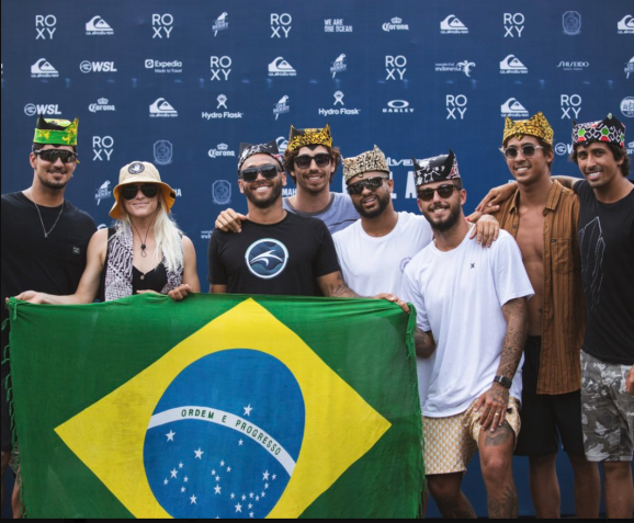 Brasileiros que participaram da WSL em 2022. Da esquerda para a direita: Gabriel Medina, Tatiana West-Webb, Jadson André, Miguel Pupo, Ítalo Ferreira, Filipe Toledo, Samuel Pupo e Yago Dora. / Reprodução/ Ítalo Ferreira