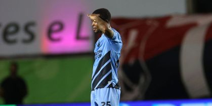 Athletico-PR supera desfalques e atropela Flamengo