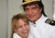 Morre Carminha, secretária e amiga pessoal de Roberto Carlos, aos 83 anos