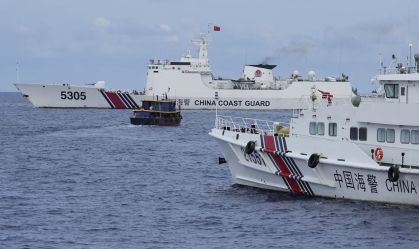 "China se comporta como um valentão de escola em relação aos países menores", diz secretário filipino à CNN