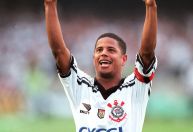 Marcelinho Carioca é encontrado e levado para delegacia em SP
