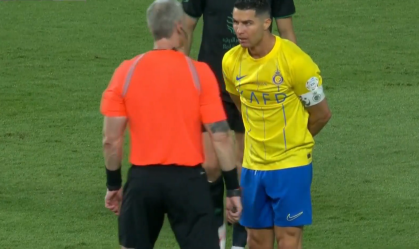 Cristiano Ronaldo peita e grita com Daronco em jogo na Arábia Saudita; veja