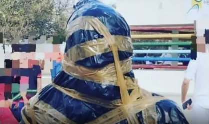 Estátua de Daniel Alves foi vandalizada na Bahia