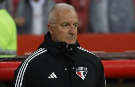 Dorival em derrota diante do Internacional. Foto: Rubens Chiri/Sãopaulofc.net
