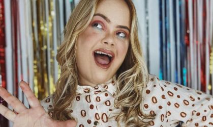 Meus fãs sempre me defendem de comentários negativos, diz 1ª influencer com síndrome de Down