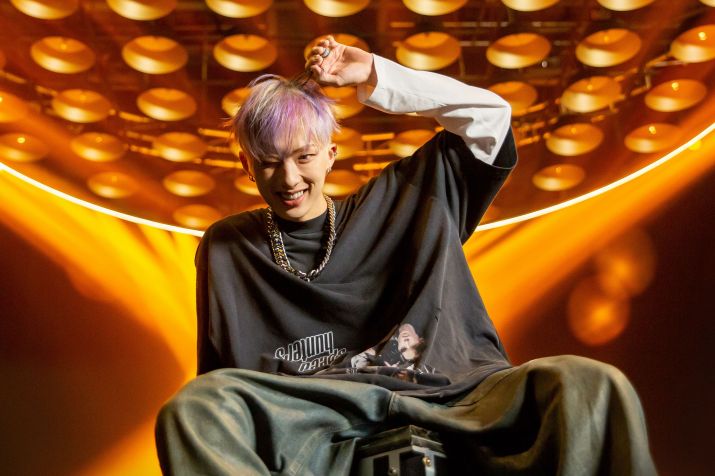 JIUNG não é criativo apenas ao compor músicas, ele também curte criar histórias em sua mente. / FNC Entertainment