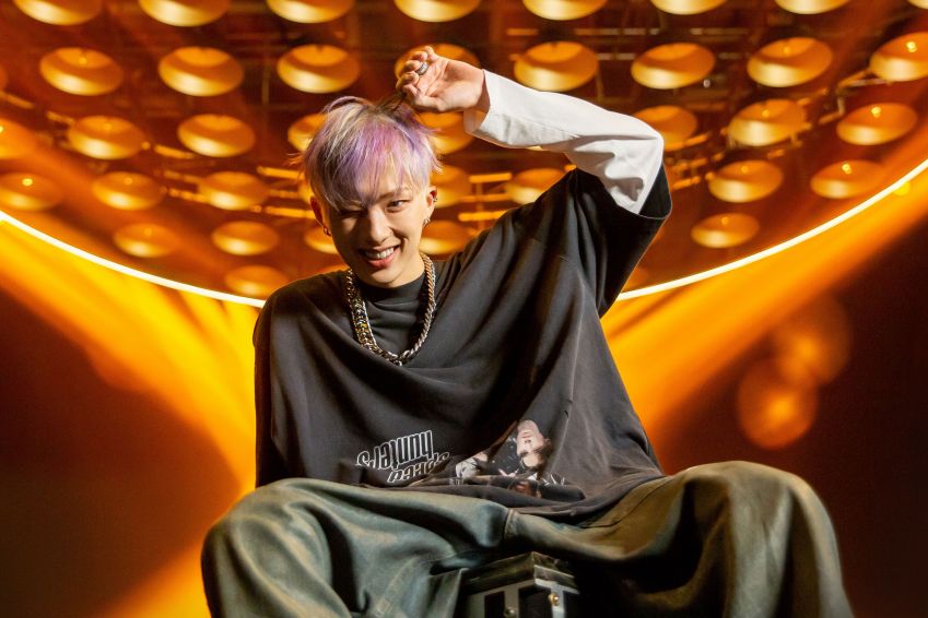 JIUNG não é criativo apenas ao compor músicas, ele também curte criar histórias em sua mente. / FNC Entertainment