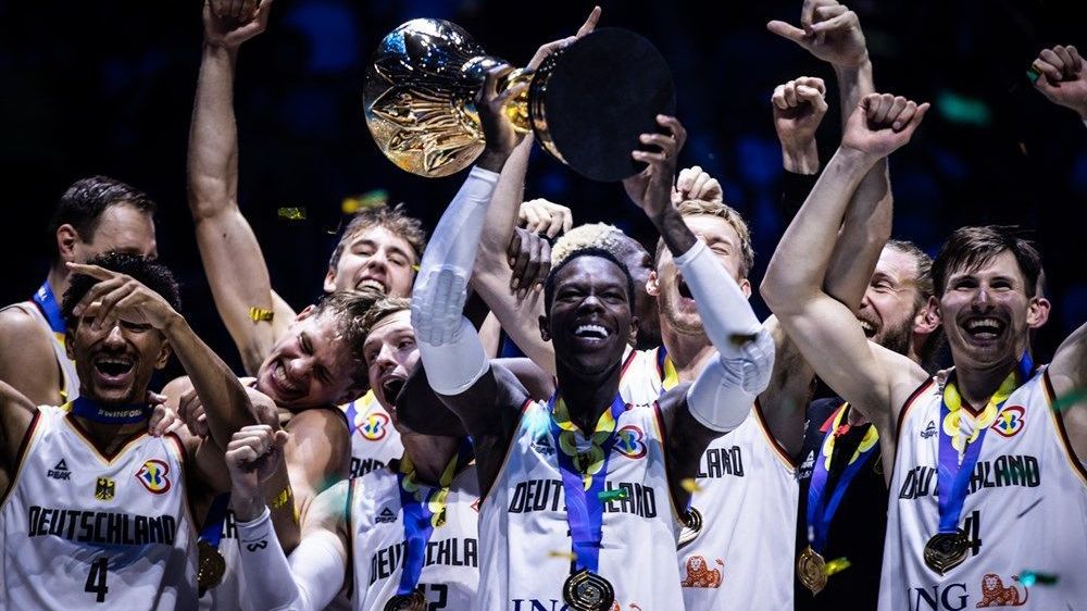 Jogadores da seleção alemã celebram título do Copa do Mundo de Basquete