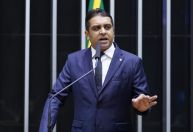 Após projeto de casamento homoafetivo, presidente de comissão na Câmara quer pautar Estatuto do Nascituro