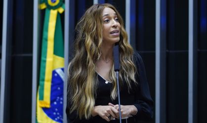 Erika Hilton recorre à ONU para denunciar visto americano com gênero errado