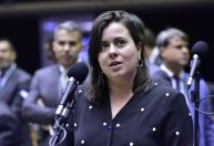 Deputada quer título de cidadão honorário no Brasil para deputado italiano