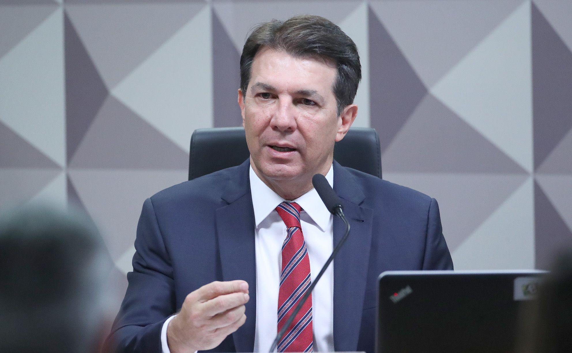 Presidente da CPMI do 8 de janeiro, deputado Arthur Maia (União-BA), durante depoimento do ex-ministro do GSI, general Augusto Heleno, em 26 de setembro de 2023.