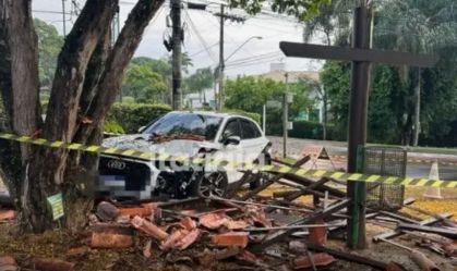 Carro de Jemerson ficou bastante danificado após o acidente