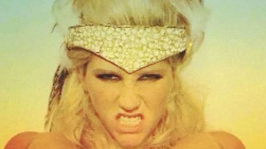 Kesha compartilhou clique com a bandana feita de dentes humanos / Reprodução/Kesha/Instagram