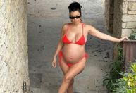 Kourtney Kardashian diz ter sofrido emergência médica com bebê que espera de Travis Barker