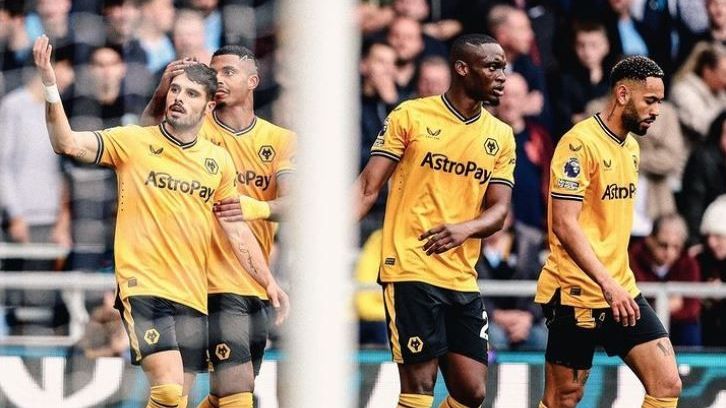 Wolverhampton derrotou o Manchester City por 2 a 1 neste sábado (30)