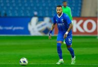 Neymar perde a cabeça, chuta bola em adversário caído, mas não é expulso; veja