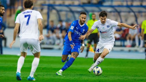 Neymar tenta drible contra o Navbahor Namangan pela Champions League da Ásia