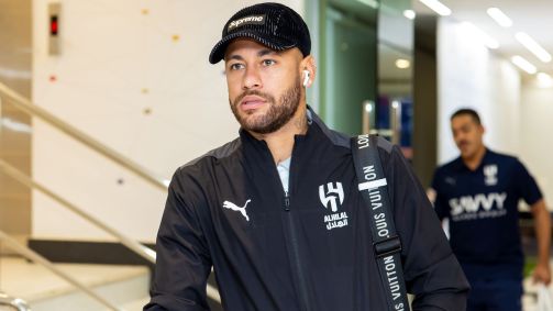 Neymar chega para estreia pelo Al-Hilal