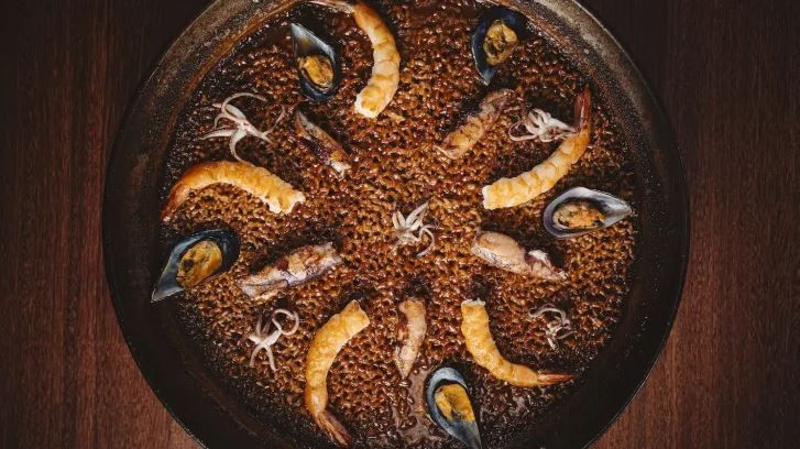 Paella do restaurante Cala del Tanit, em São Paulo / Pedro Ferrarezi