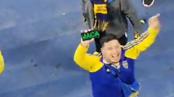 Torcedor do Boca Juniors pratica ato racista contra palmeirenses na Bombonera