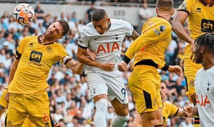Richarlison cabeceia para marcar gol decisivo do Tottenham