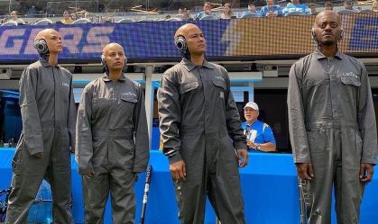 Jogo da NFL tem robôs feitos com inteligência artificial na plateia