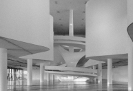 Projetado por Oscar Niemeyer, Pavilhão da Bienal de SP é marco da história da arte brasileira