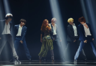 Parceria de Anitta com TXT mistura k-pop e funk em “Back For More”; veja vídeo