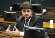 Principais impasses à implantação de eólicas offshore no Brasil devem ser resolvidos com novo marco, diz relator à CNN