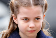 Mistura de Diana com Rainha Elizabeth? I.A. projeta a Princesa Charlotte adulta