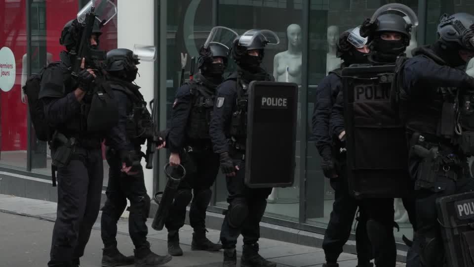 Hijab-wearing woman shot by police in Paris metro, probes opened - gov spokesperson