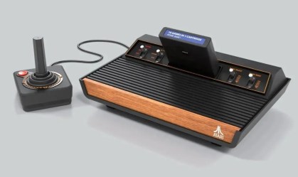 Atari aposta em moda retrô para se manter em negócios de games