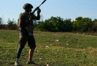 Soldado ucraniano que perdeu uma perna na guerra volta à linha de frente