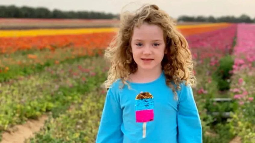 Emily Hand, 8 anos, foi assassinada durante o ataque em Be'eri no sábado / Arquivo Pessoal/Tom Hand