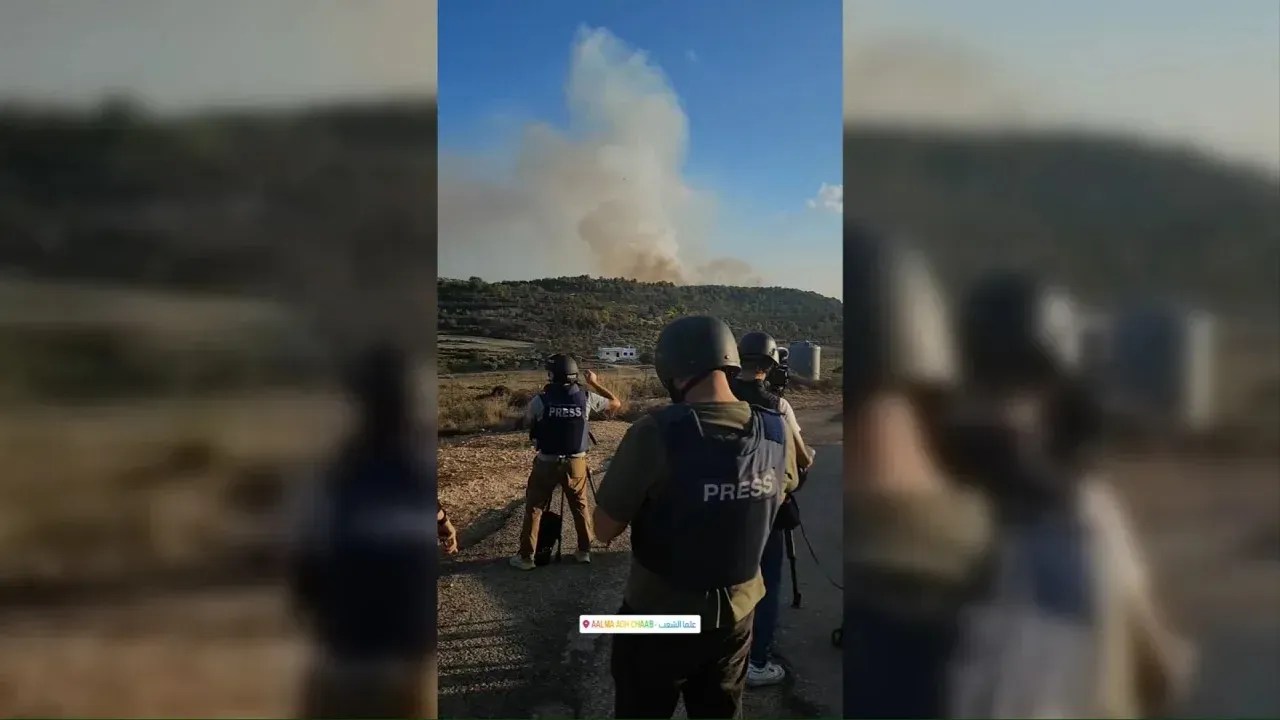 Captura de tela vídeo do Instagram postado pela jornalista da AFP Christina Assi mostra grupo de jornalistas claramente identificado como imprensa, cerca de uma hora antes de um ataque que deixou um jornalista morto