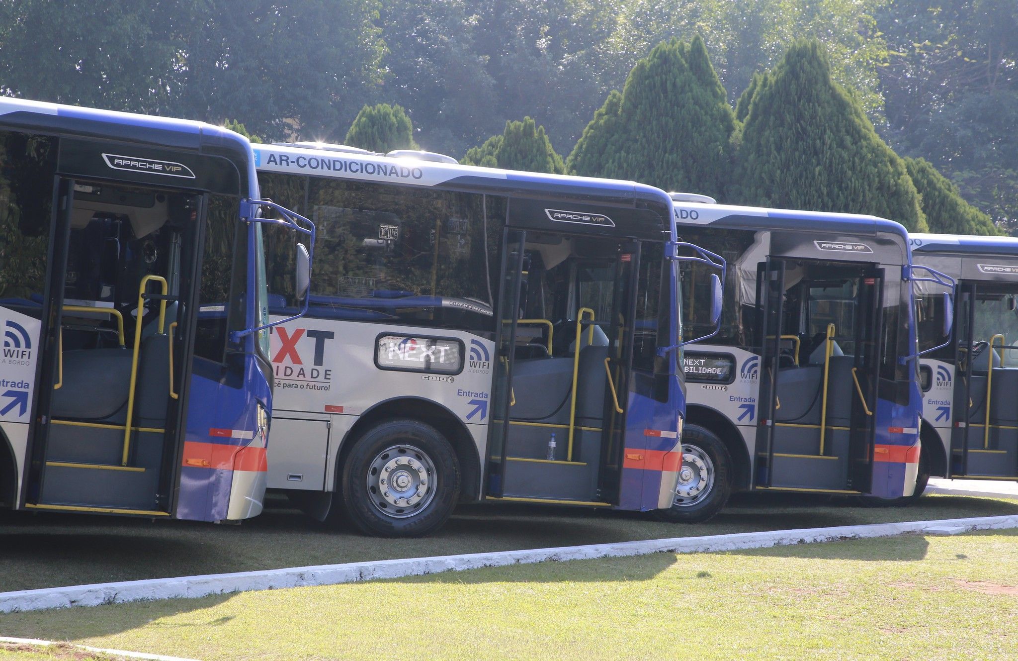 Ônibus intermunicipais da EMTU (Empresa Metropolitana de Transportes Urbanos)
