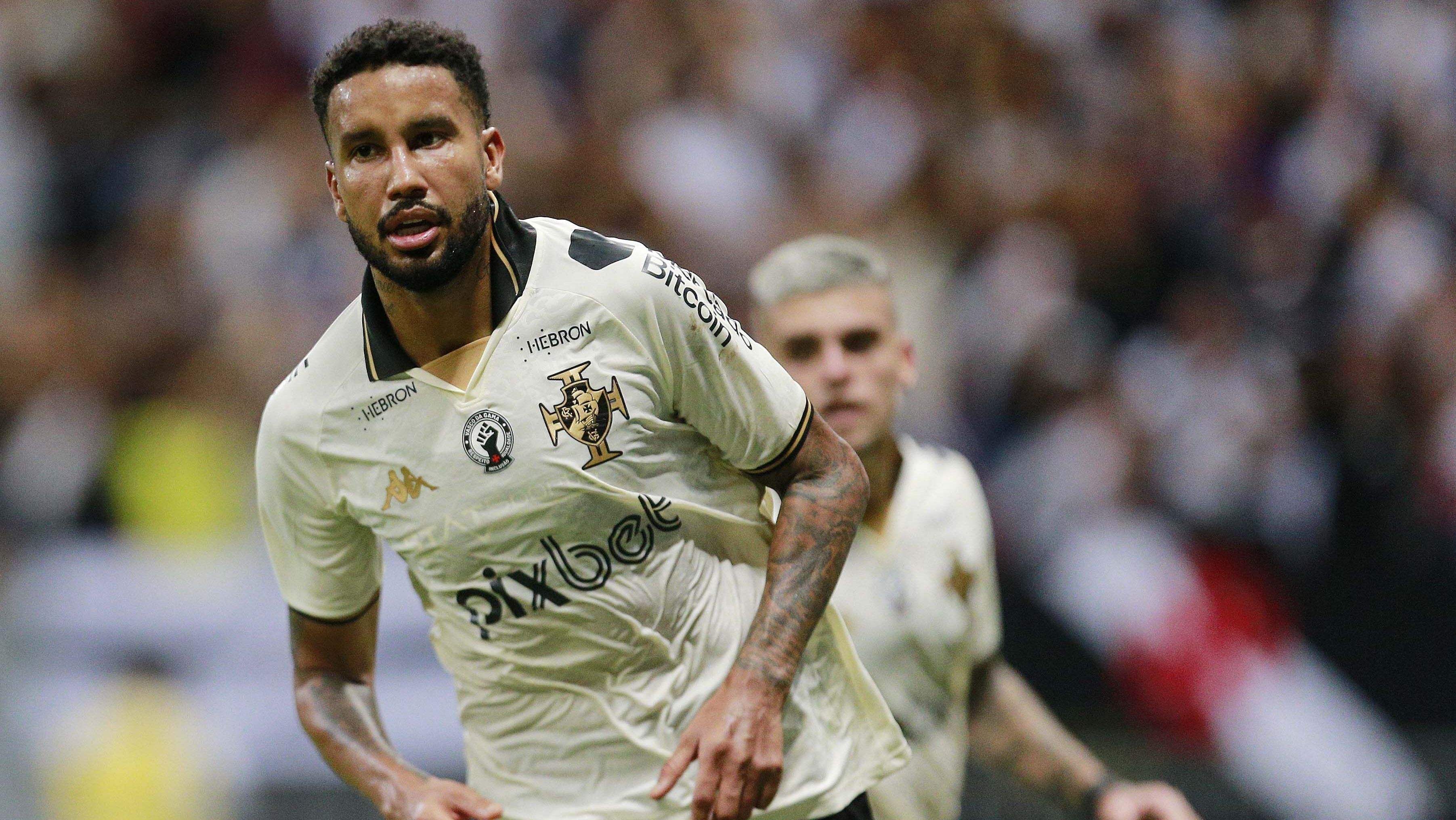 Jair comemora seu gol o primeiro da partida entre Nova Iguacu e Vasco