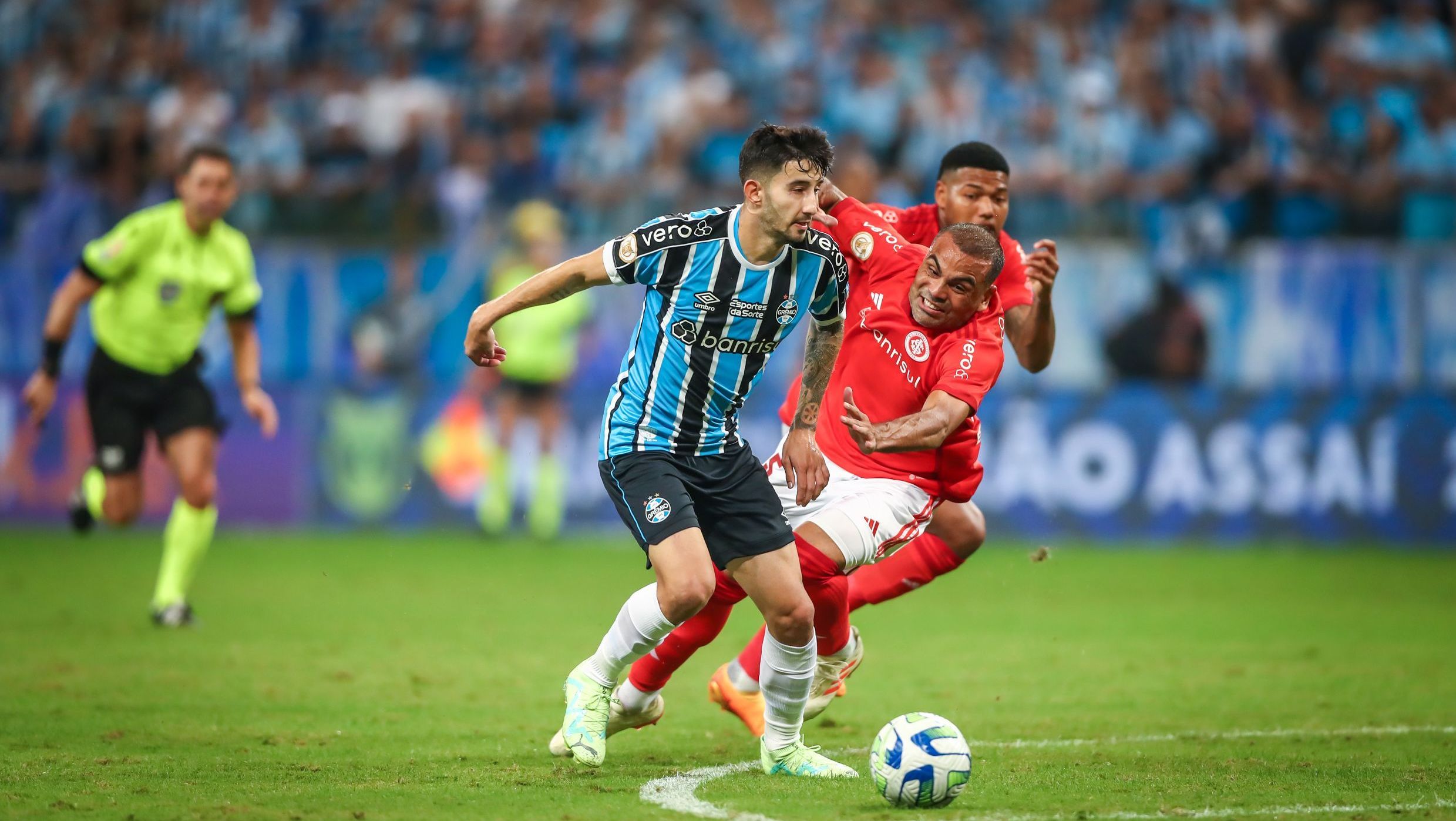 Clássico Gre-Nal válido pelo primeiro turno do Campeonato Brasileiro