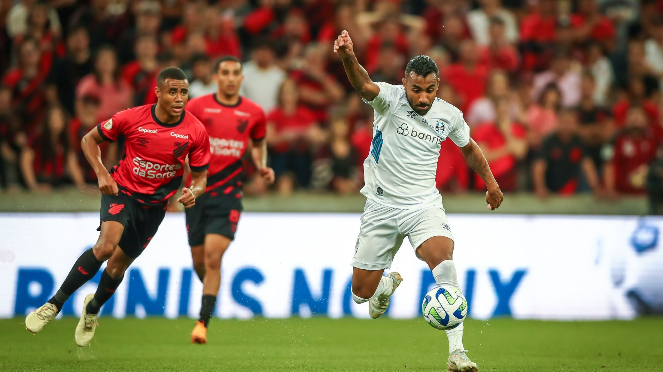 Athletico-PR e Grêmio em campo pelo primeiro turno do Brasileirão