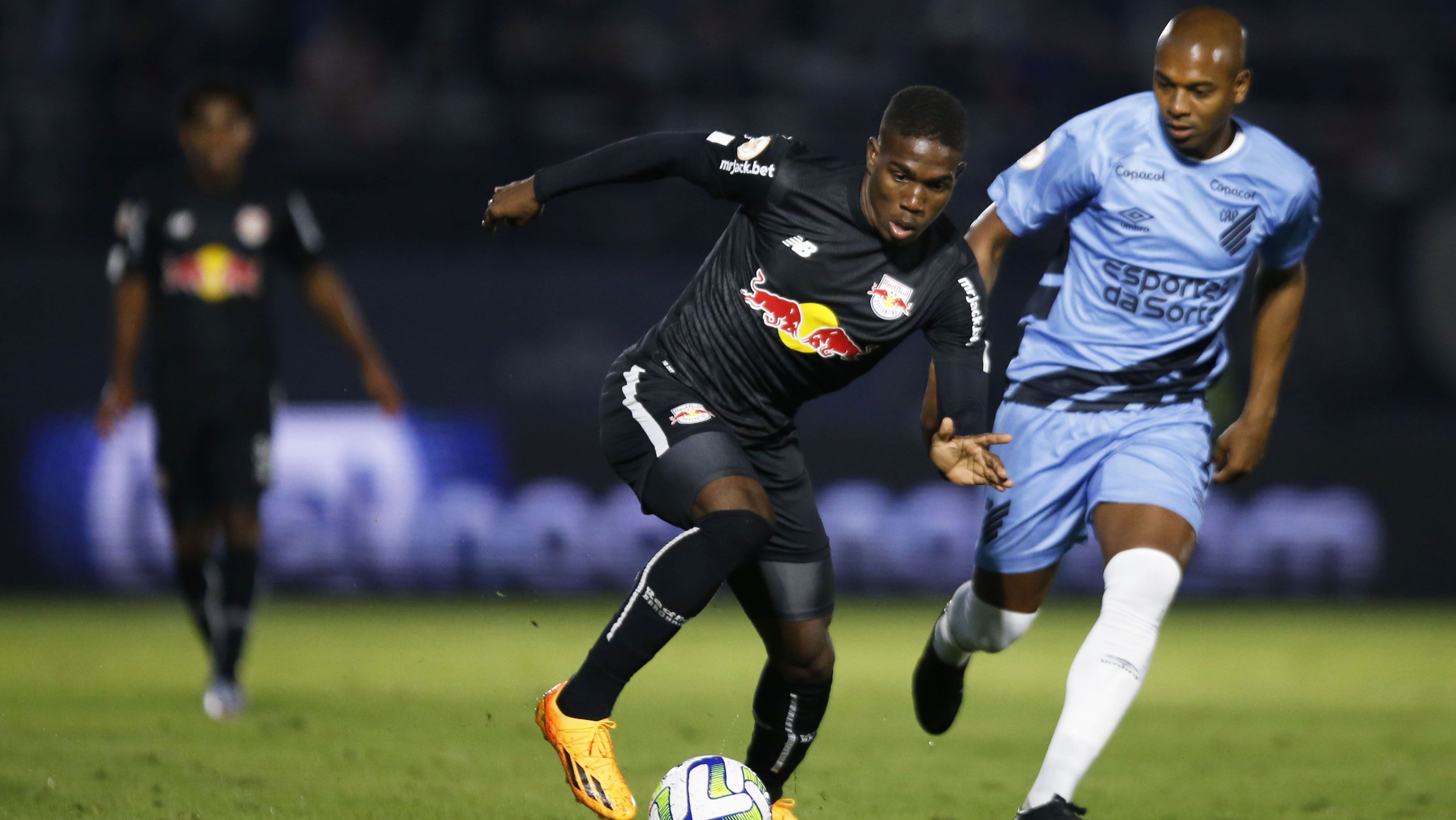 Red Bull Bragantino e Athletico-PR em campo pelo primeiro turno do Campeonato Brasileiro