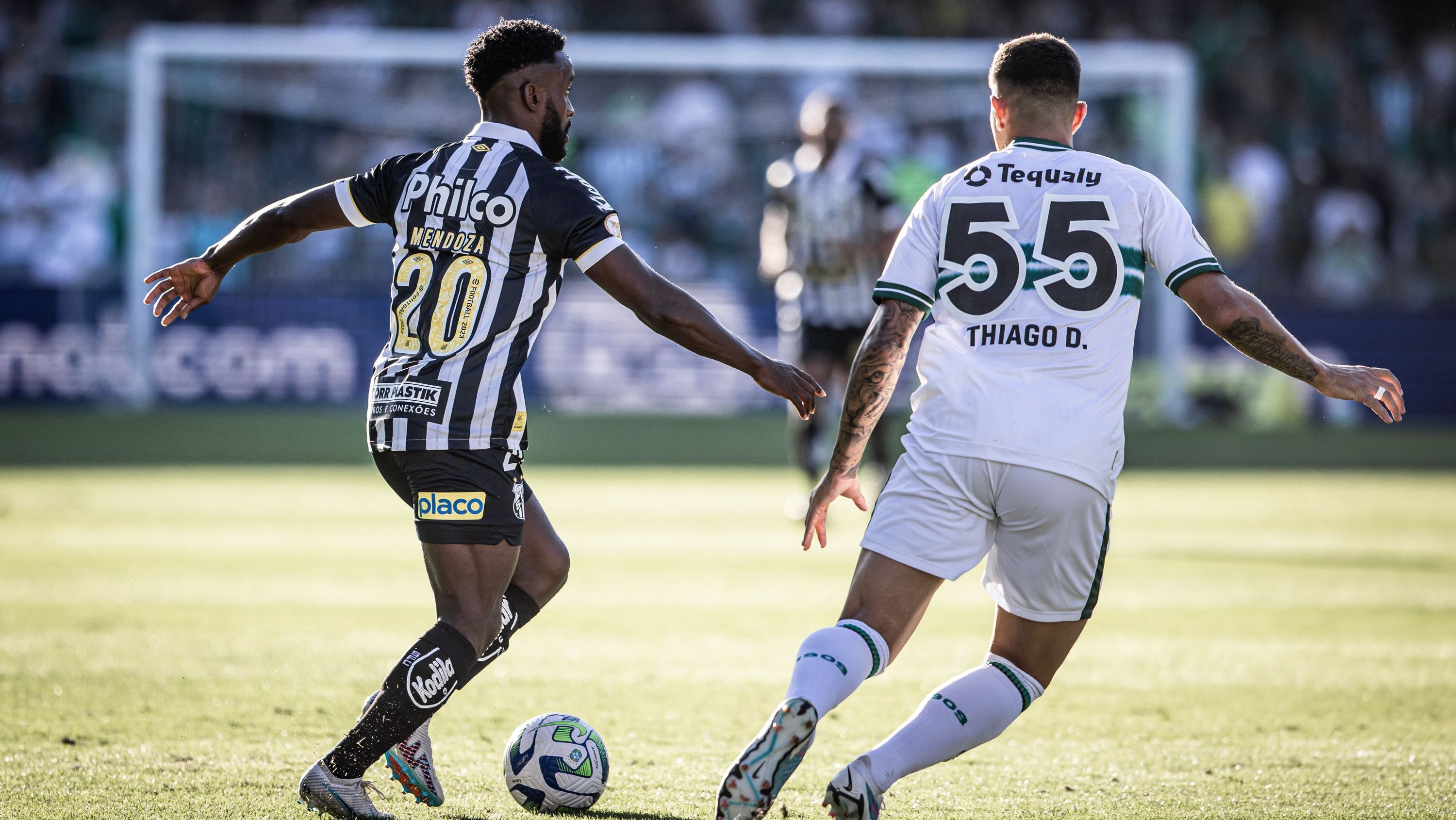 Coritiba e Santos em partida do primeiro turno do Brasileirão