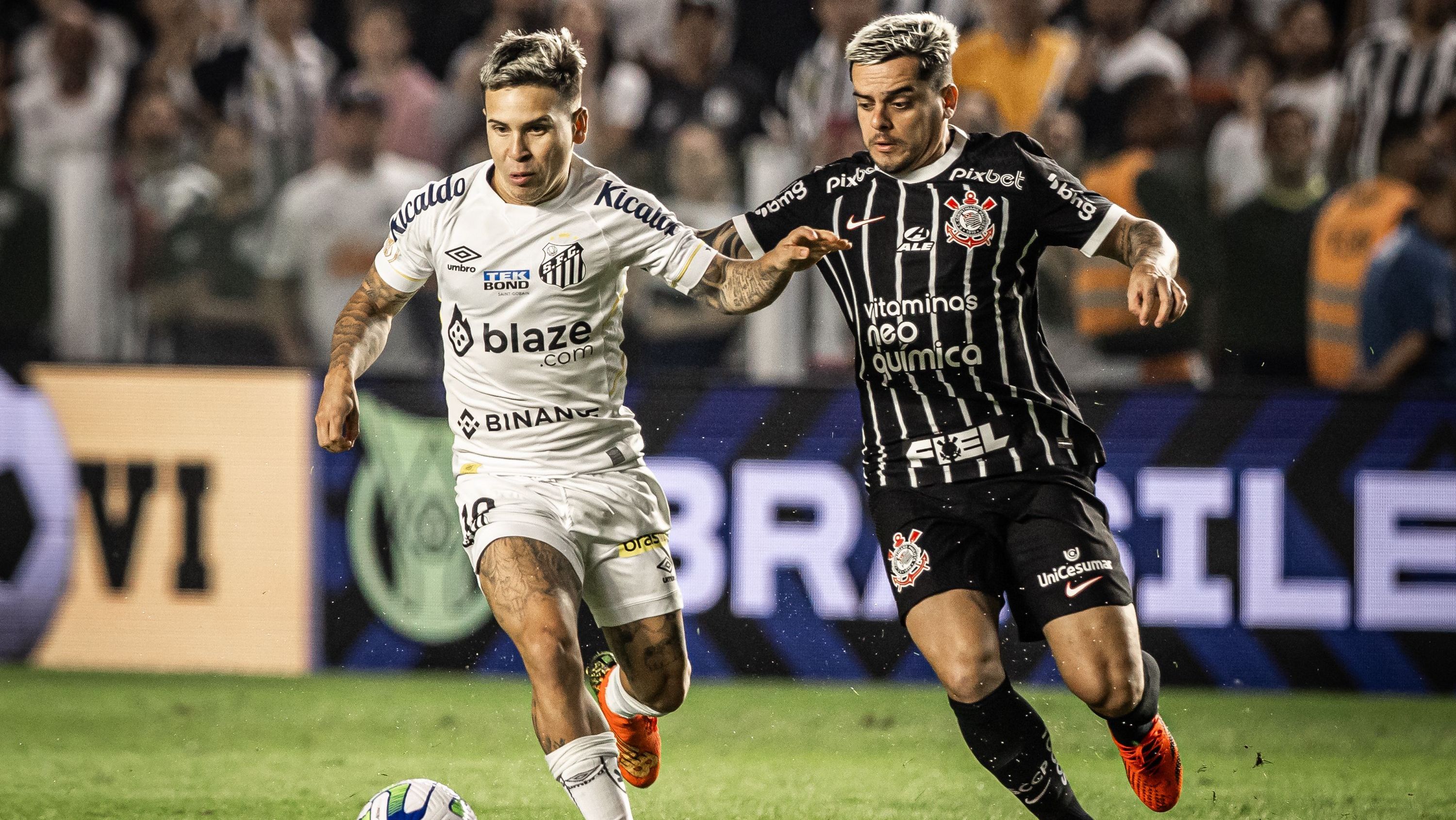 Santos e Corinthians em campo pelo primeiro turno do Brasileirão